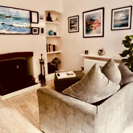 Ingleside Mews *