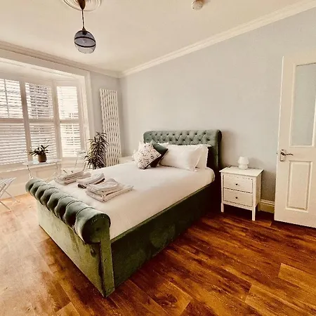 Apartment Ingleside Mews