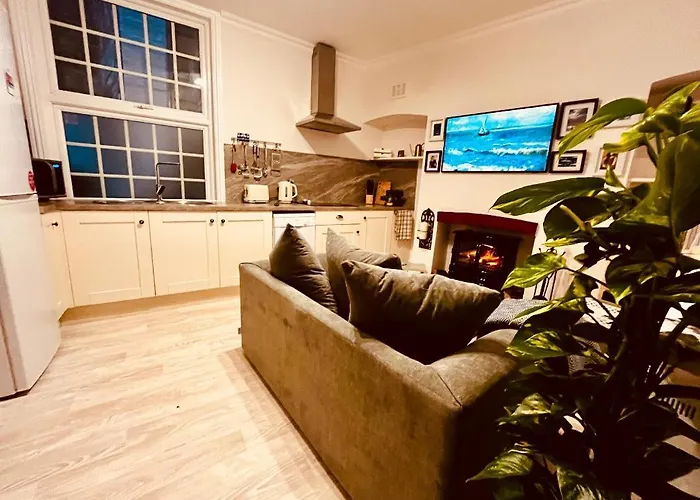 Ingleside Mews Апартаменты Уитби