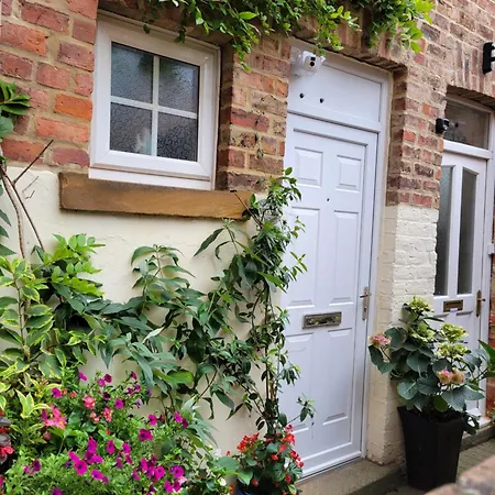 Ingleside Mews